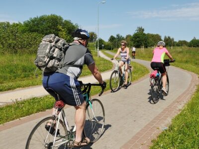 Aktywny wypoczynek w Kołobrzegu: najlepsze trasy rowerowe dla rodzin
